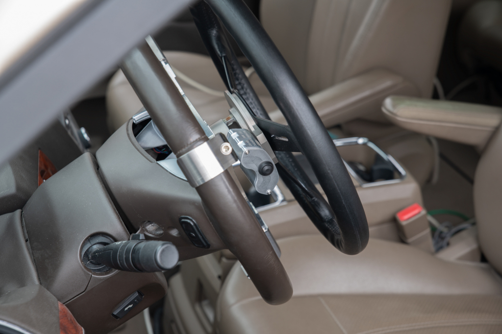 SW-TEL-Installed-on-OEM-Steering-Wheel